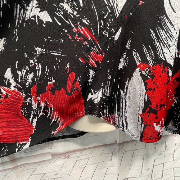 Avenue Womens Black Red White 3/4 Sleeves Asymmetrical Hem Top Blouse Plus 26 28 - Picture 14 of 16